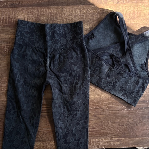 Adapt Seamless Leggings & Top - Picture 4 of 8